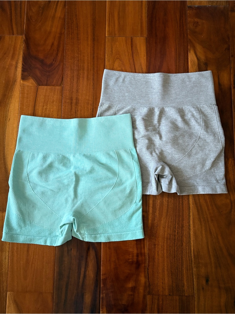 Seamless High-Waist Scrunch Shorts Bundle — Mint & Light Gray